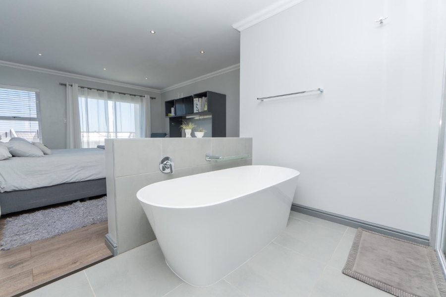 4 Bedroom Property for Sale in Laguna Sands Western Cape